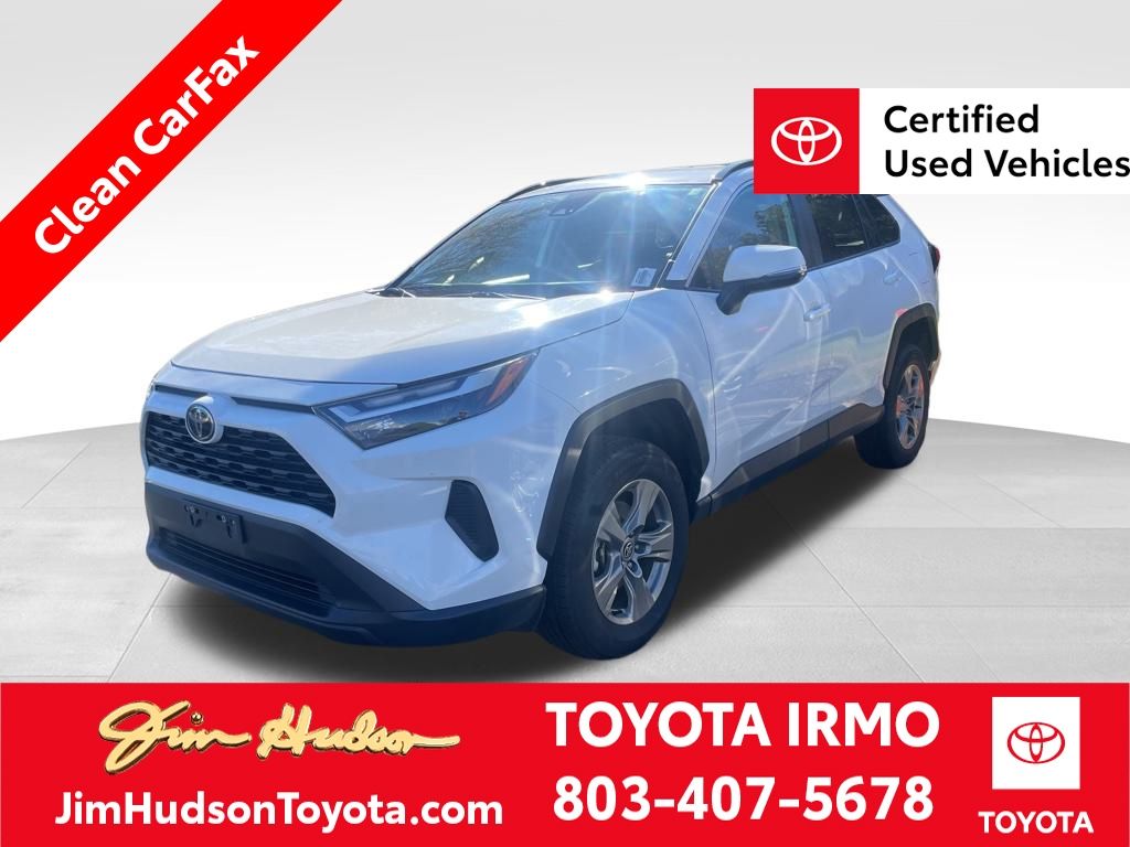 2024 Toyota RAV4 XLE's photo