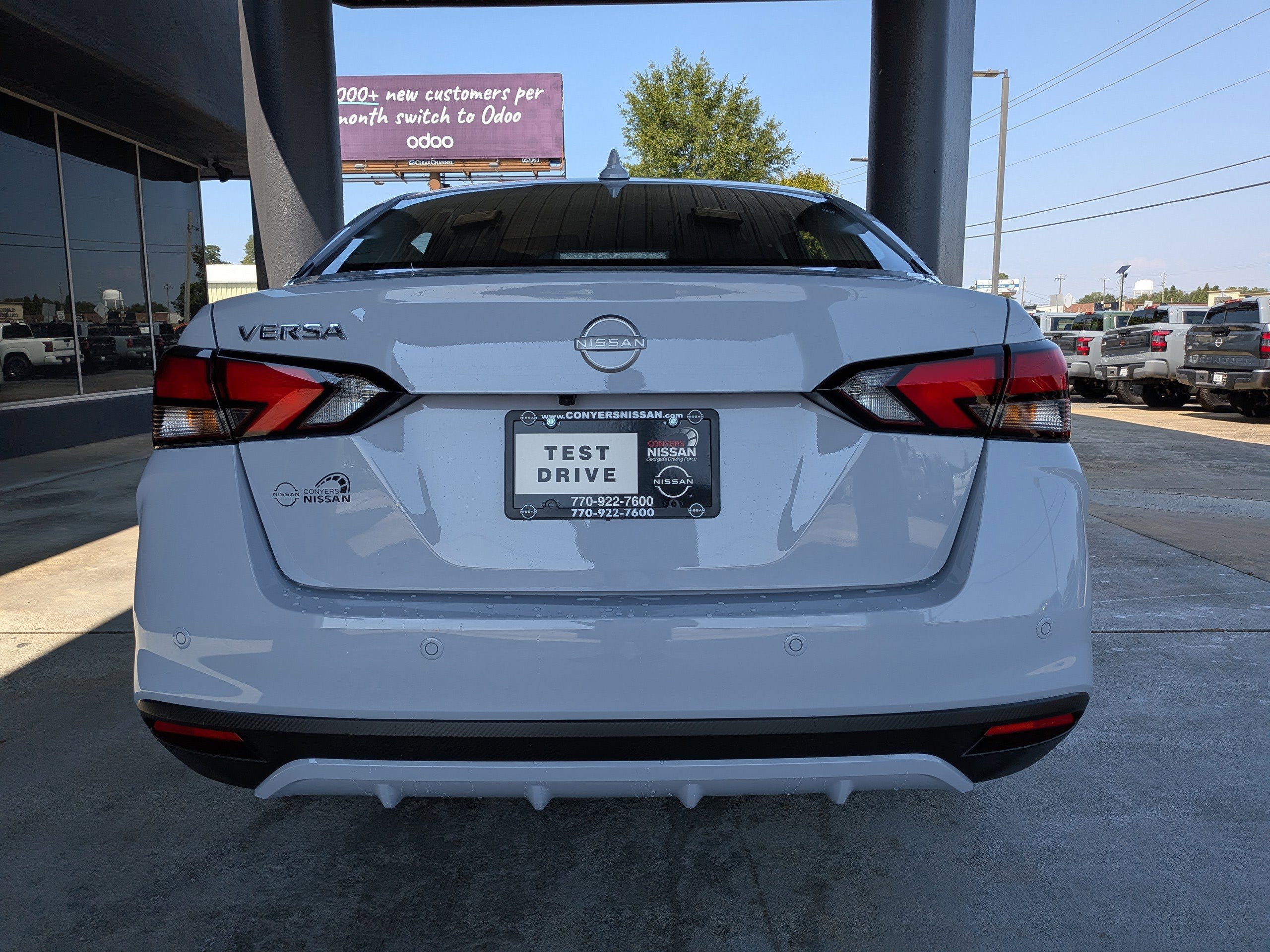 2025 Nissan Versa 1.6 SV photo 3
