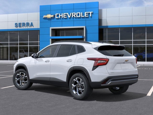 2025 Chevrolet Trax LT photo 2