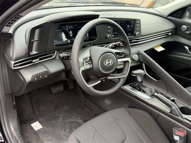 2026 Hyundai Elantra SE photo 2