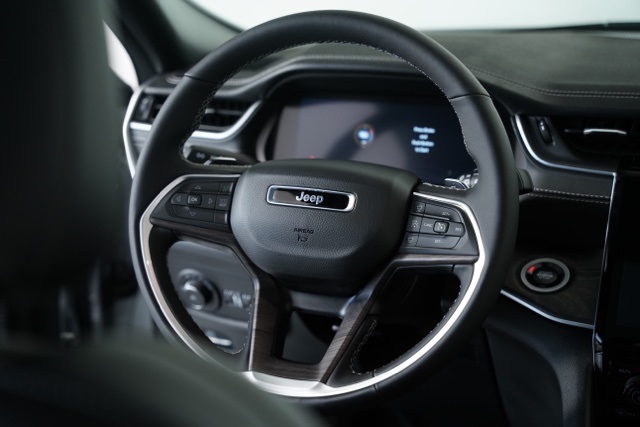 2025 Jeep Grand Cherokee Limited photo 5