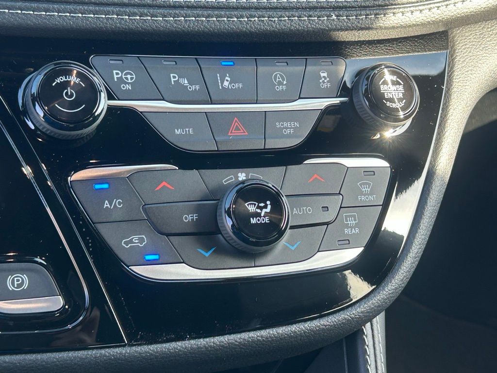 2025 Chrysler Pacifica Limited photo 15