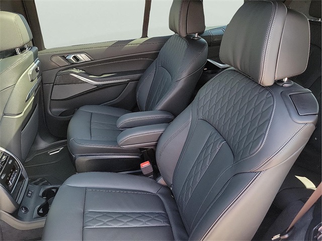 2026 Bmw X7 M60i photo 16