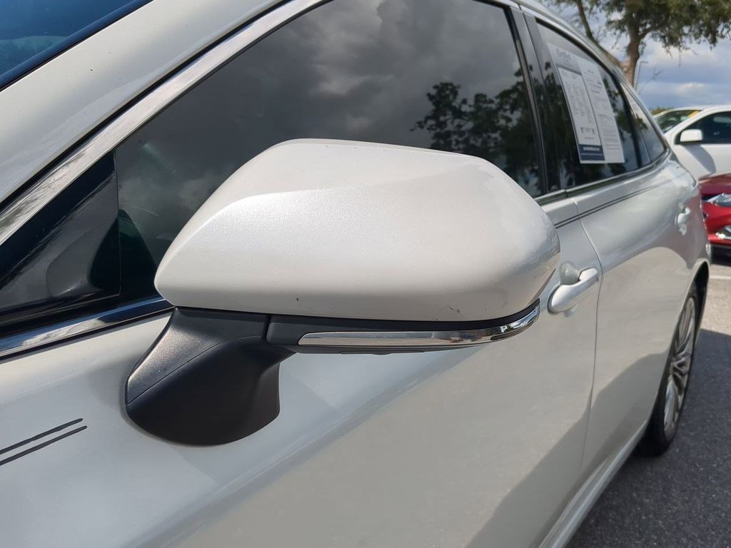 2022 Toyota Avalon Limited photo 12