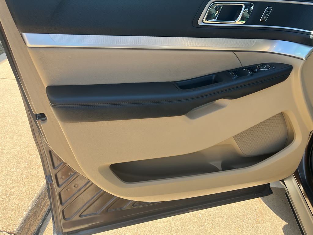 2016 Ford Explorer XLT photo 20