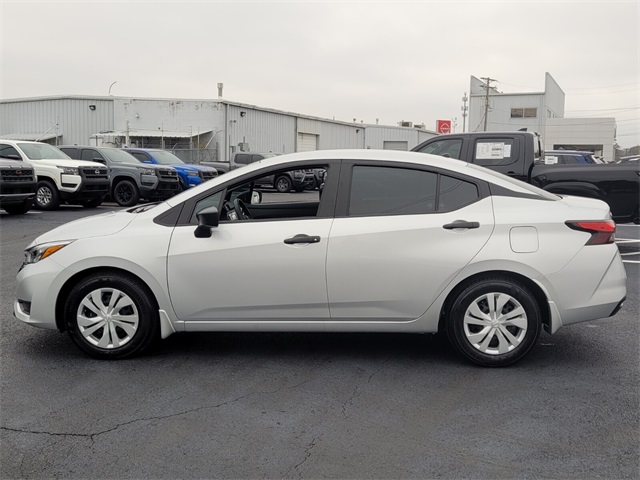 2025 Nissan Versa 1.6 S photo 2