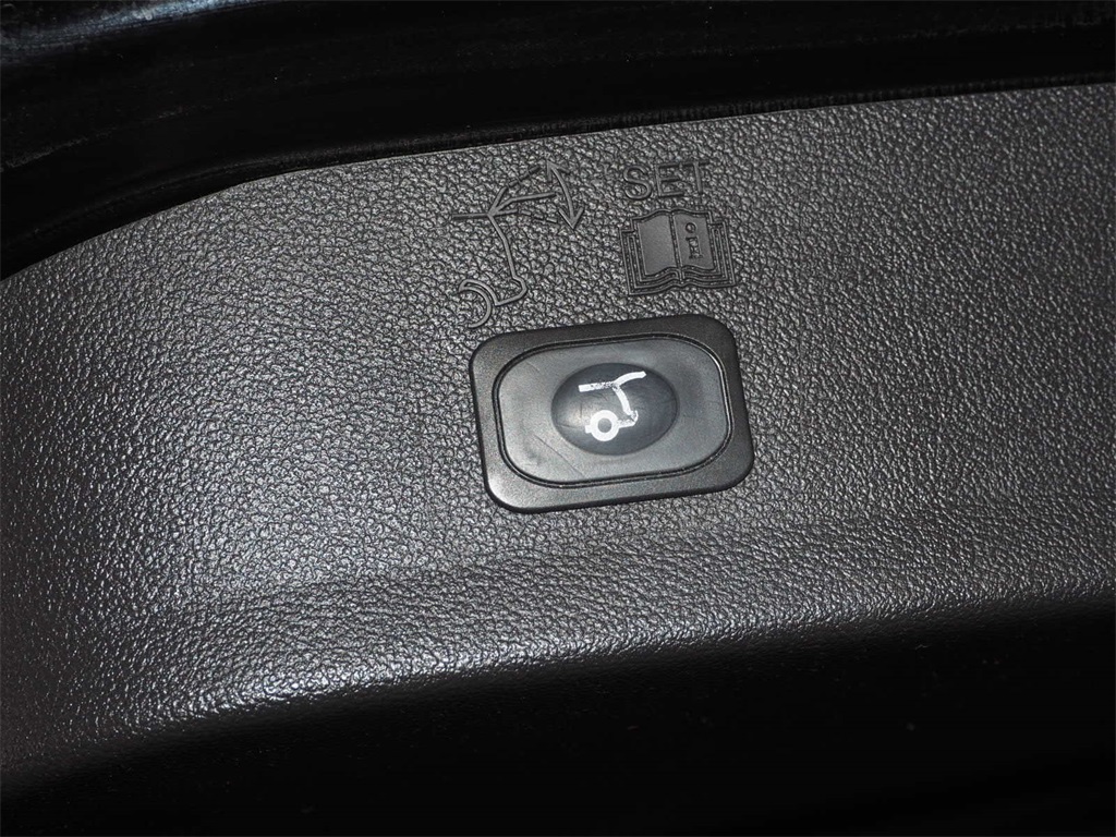 Used 2018 Black Ford SEL image 12