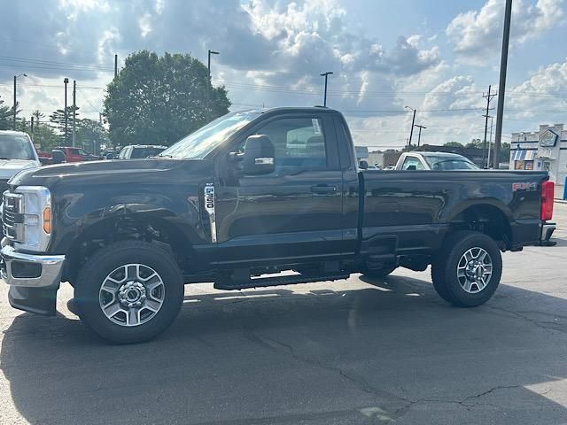 2025 Ford F-350 XLT photo 3