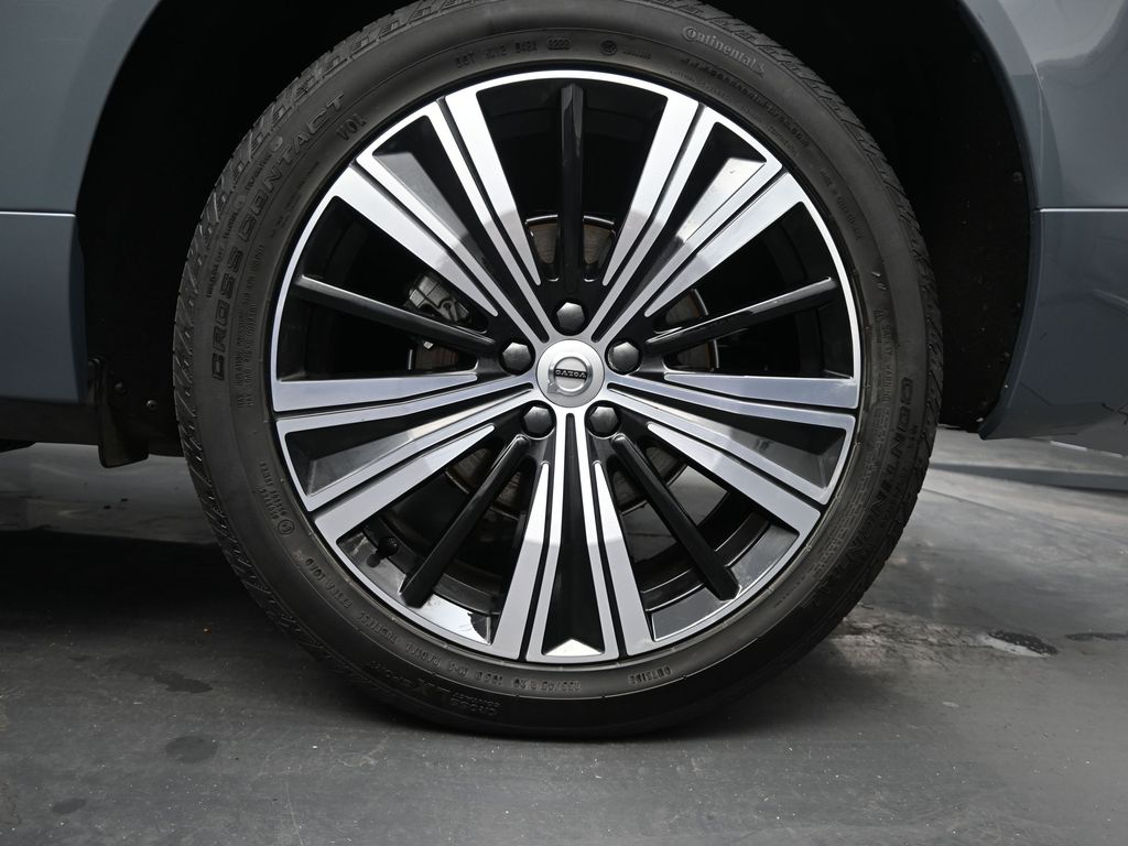 2023 Volvo XC60 B5 Plus photo 8
