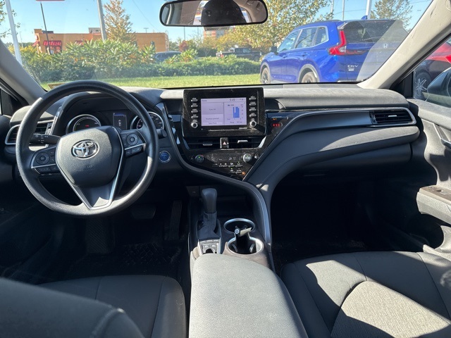2022 Toyota Camry Hybrid LE photo 17