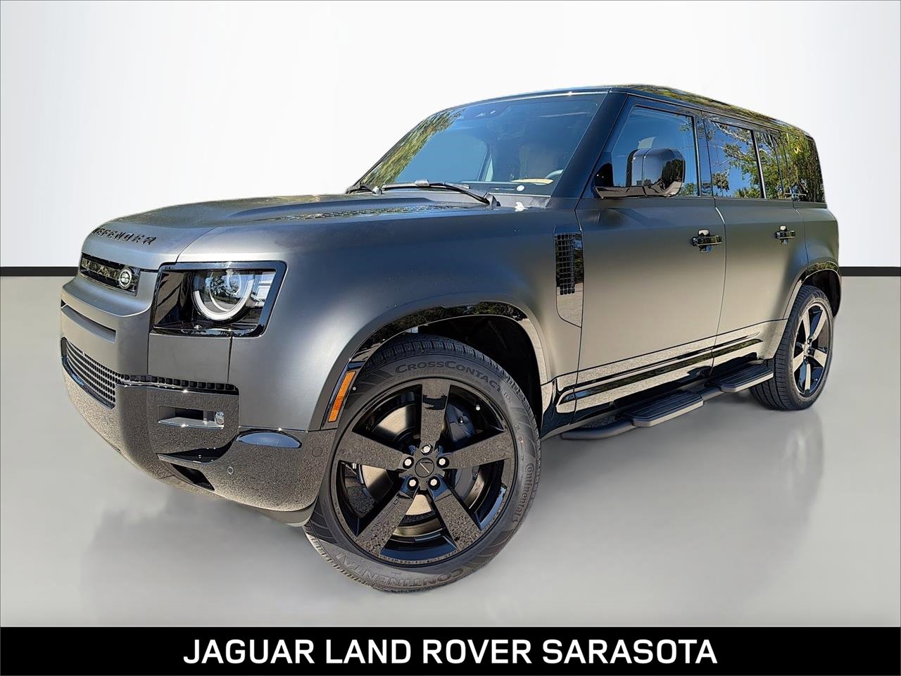 2026 Land Rover Defender X-Dynamic SE's photo