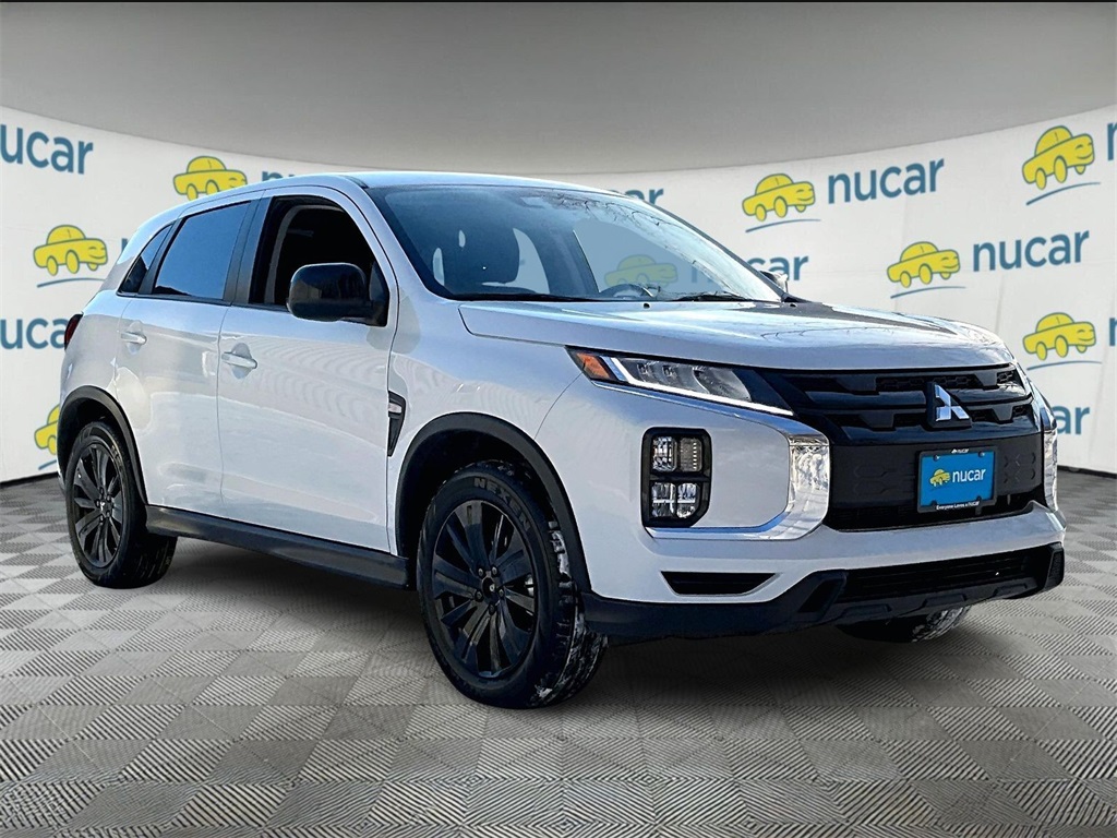 2024 Mitsubishi Outlander Sport LE's photo