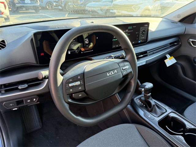 2025 Kia K4 LXS photo 2