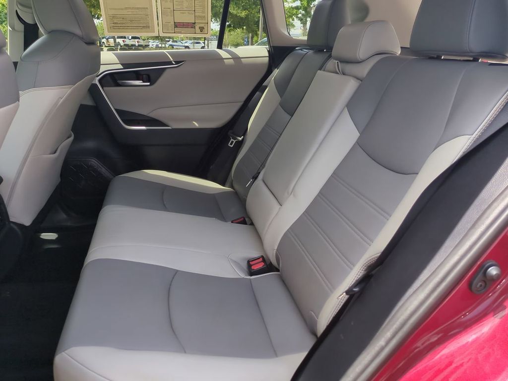 2019 Toyota RAV4 XLE Premium photo 13