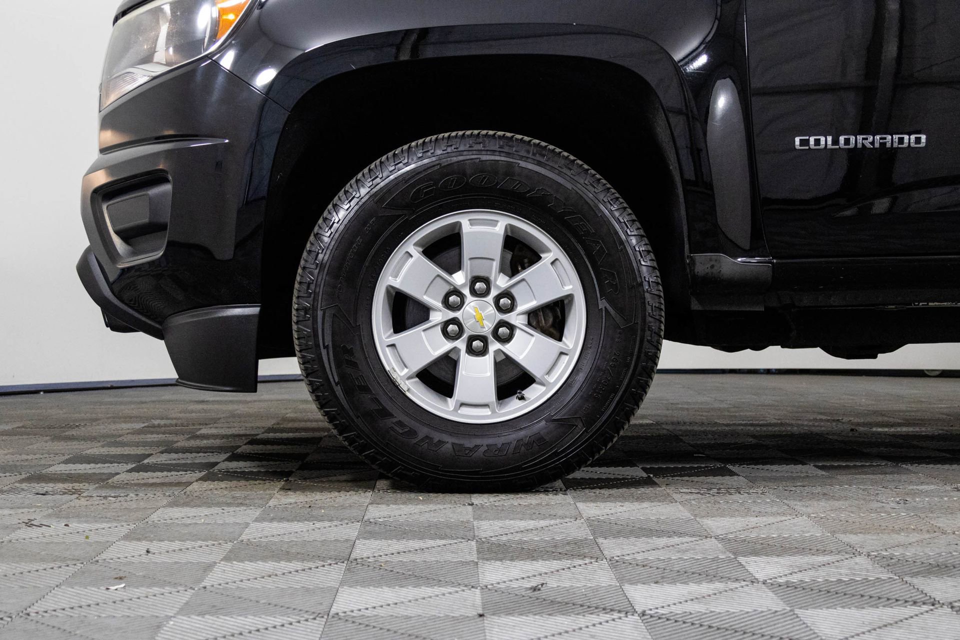 2017 Chevrolet Colorado Work Truck photo 3