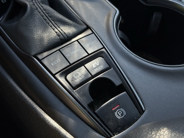 2021 Toyota Camry Hybrid SE photo 22