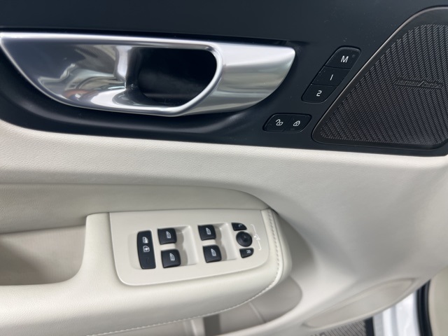 2024 Volvo XC60 B5 Plus photo 14