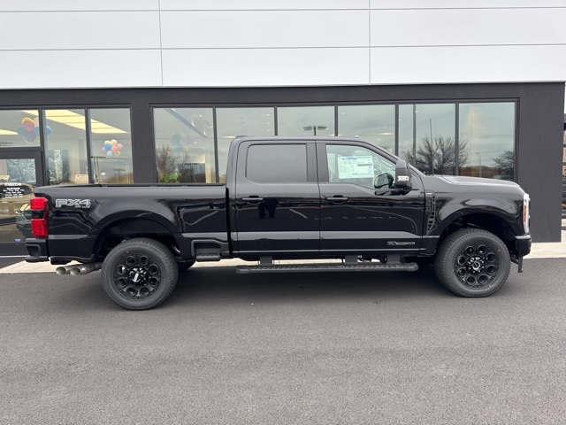 2025 Ford F-250 Lariat photo 2