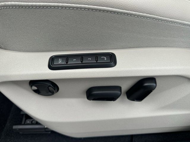 2026 Volkswagen Atlas SEL Premium R-Line photo 4
