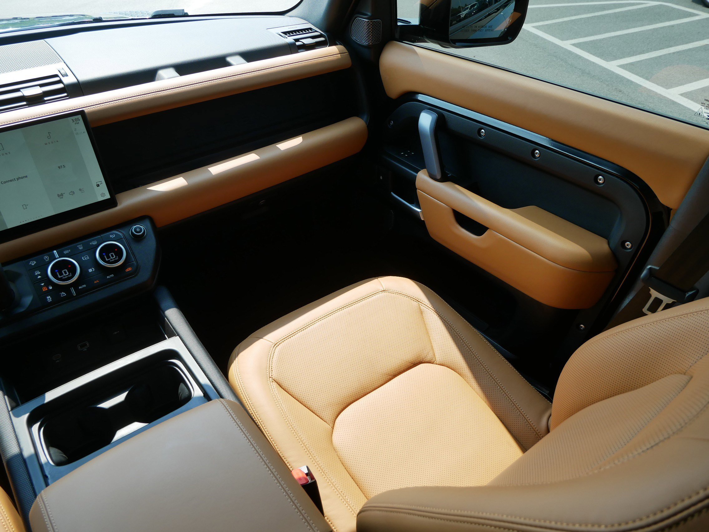2024 Land Rover Defender V8 photo 11