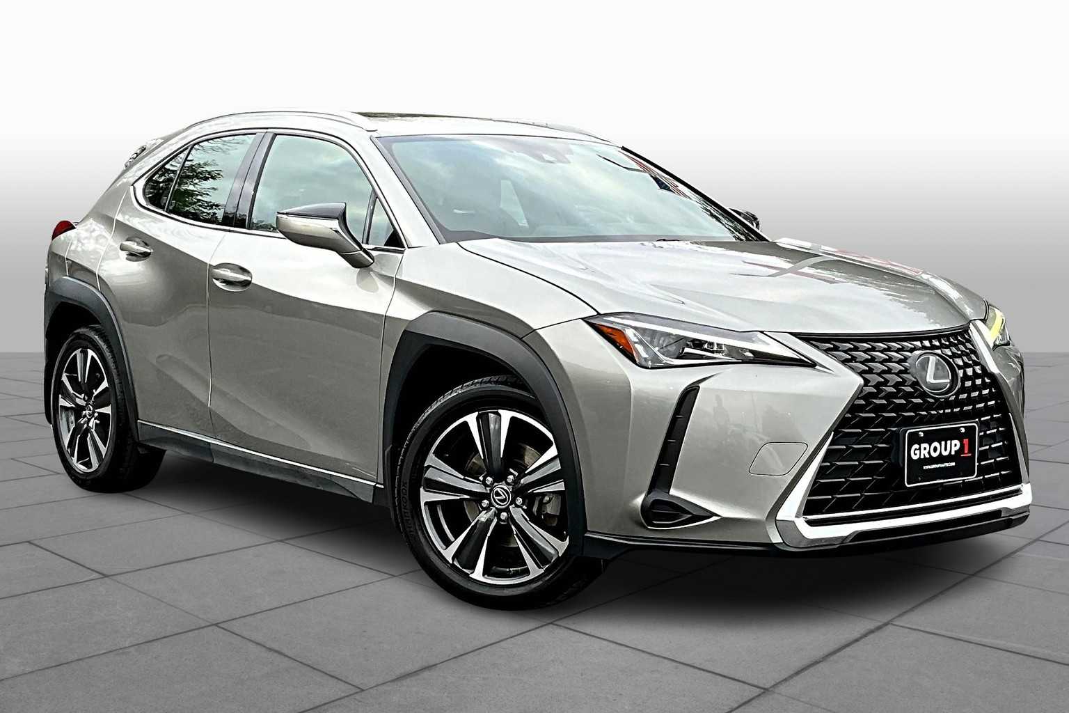 2019 Lexus UX 200 photo 2