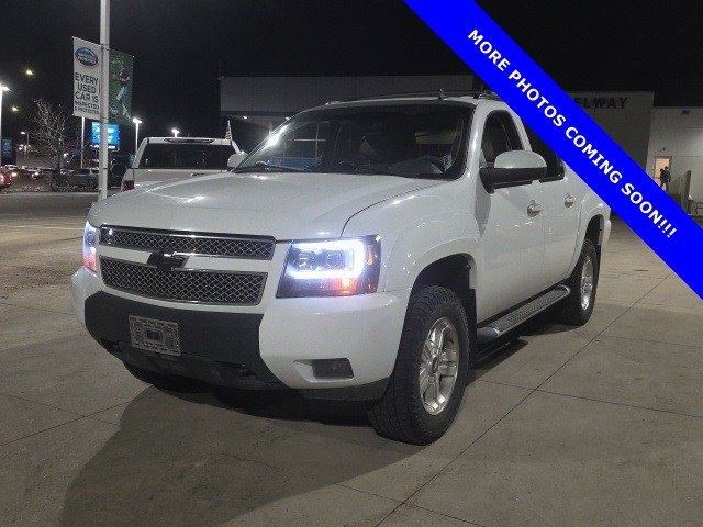 2011 Chevrolet Avalanche LT's photo