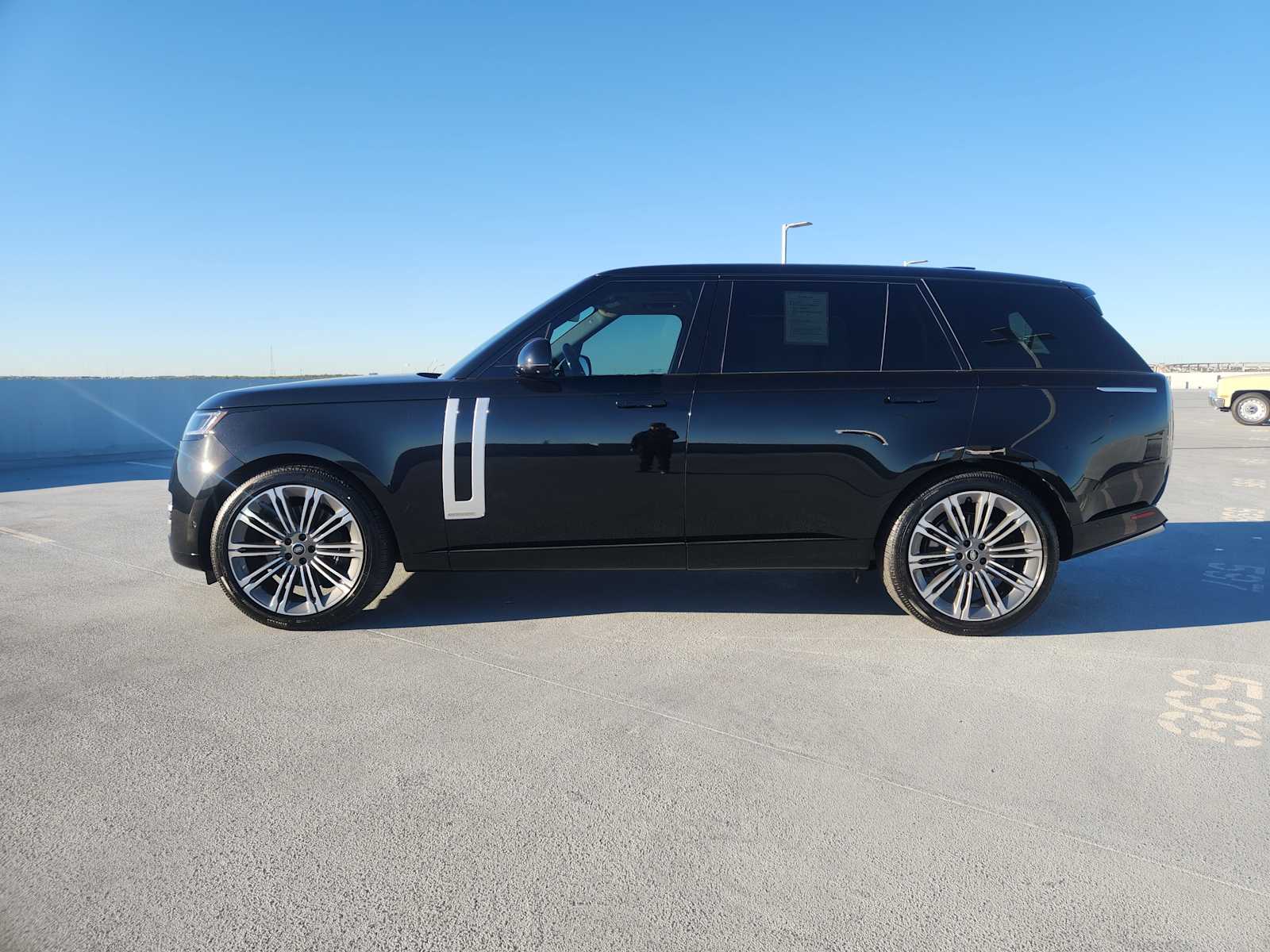 2025 Land Rover Range Rover Autobiography photo 4