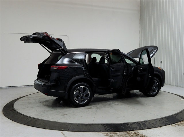 2025 Nissan Rogue SV photo 14