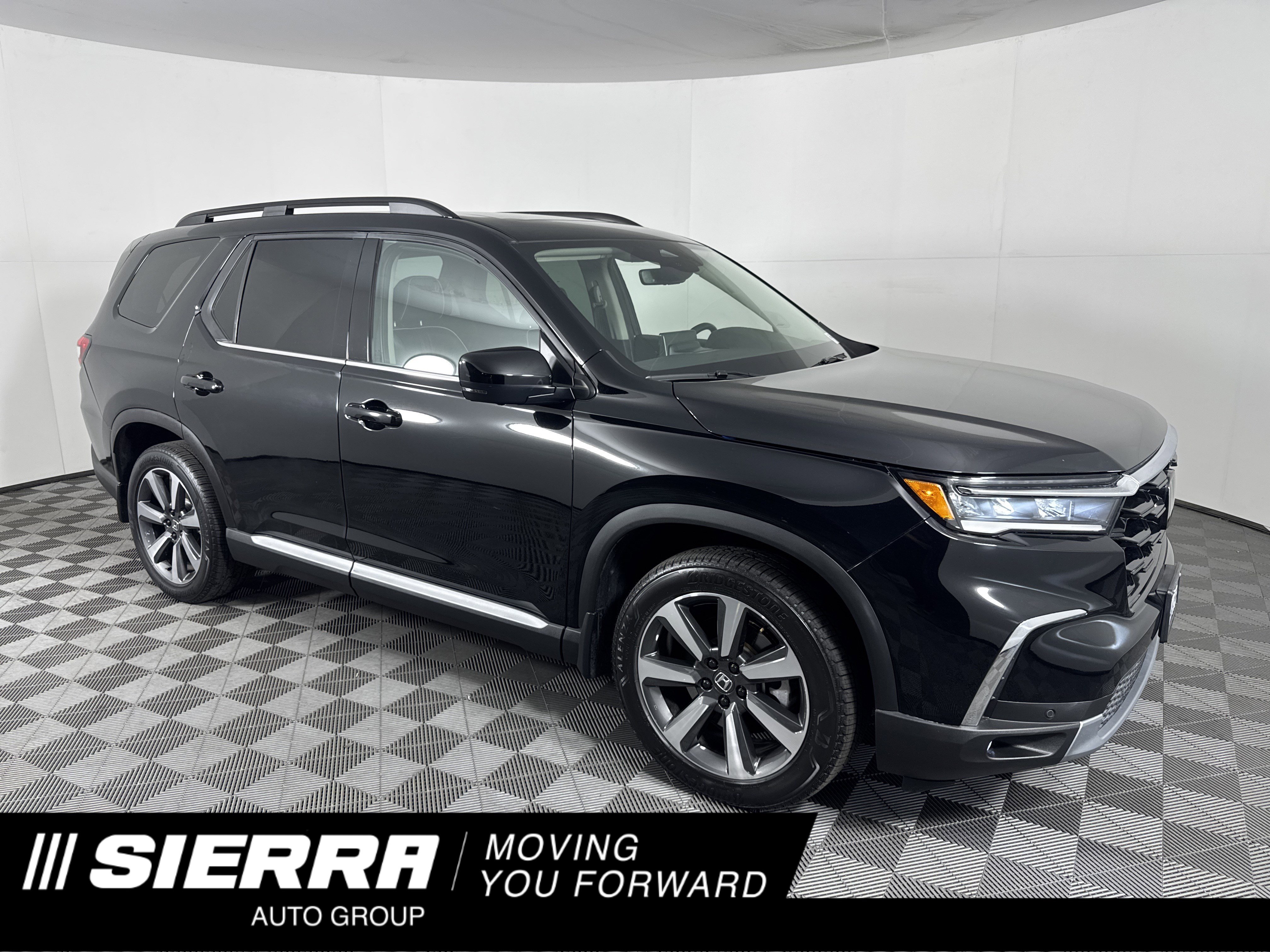 2023 Honda Pilot Elite's photo