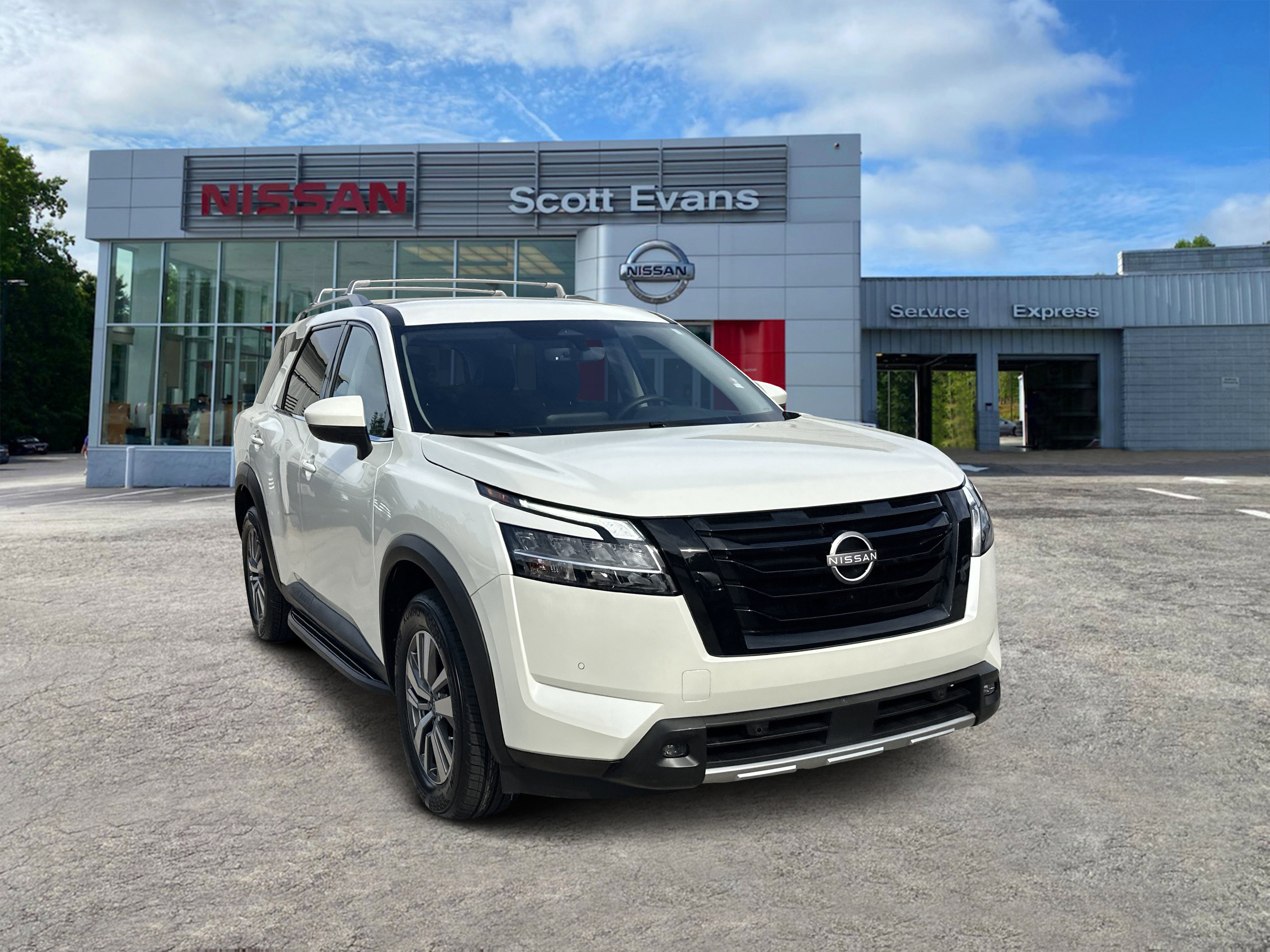2023 Nissan Pathfinder SL's photo