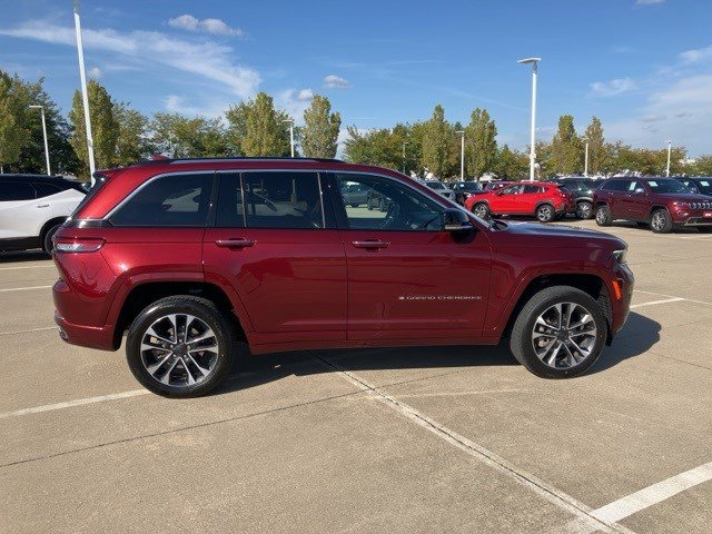 2022 Jeep Grand Cherokee Overland photo 3