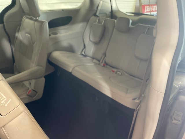 2019 Chrysler Pacifica Touring L photo 12