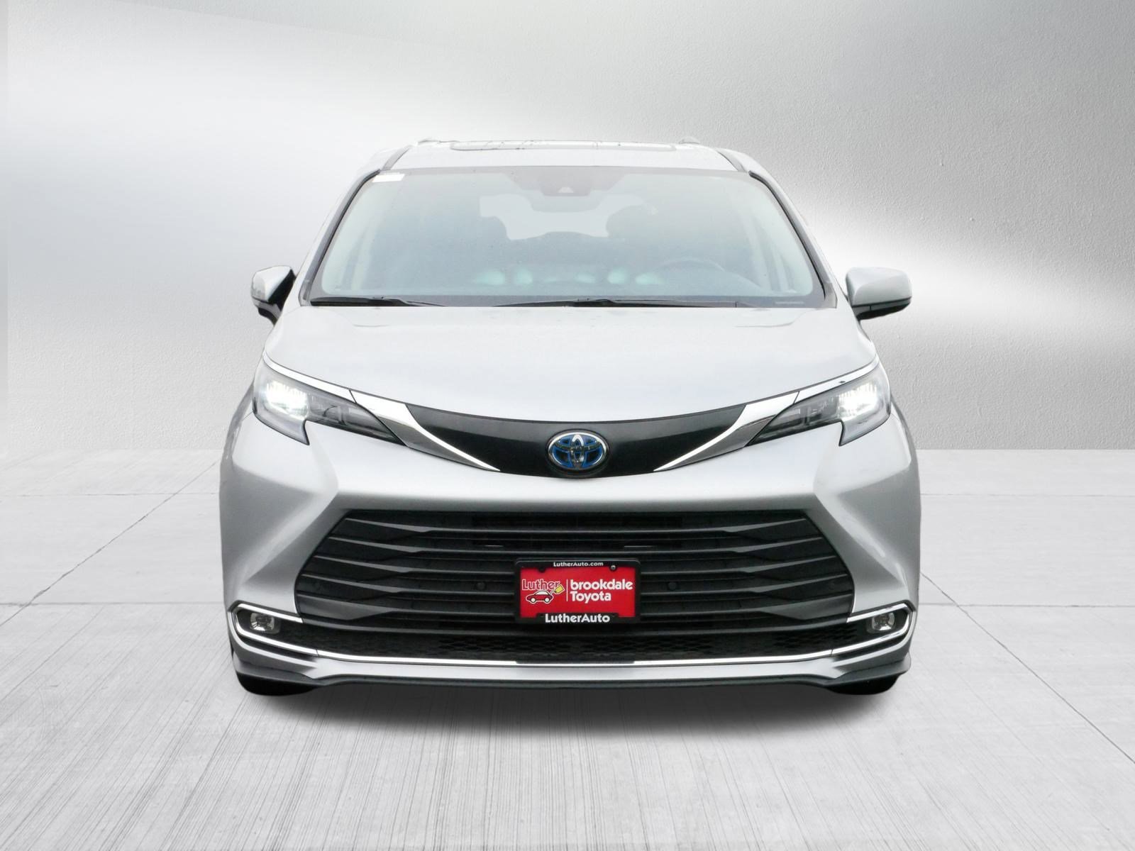 Certified 2024 Toyota Sienna XLE with VIN 5TDYRKEC3RS189390 for sale in Brooklyn Center, Minnesota