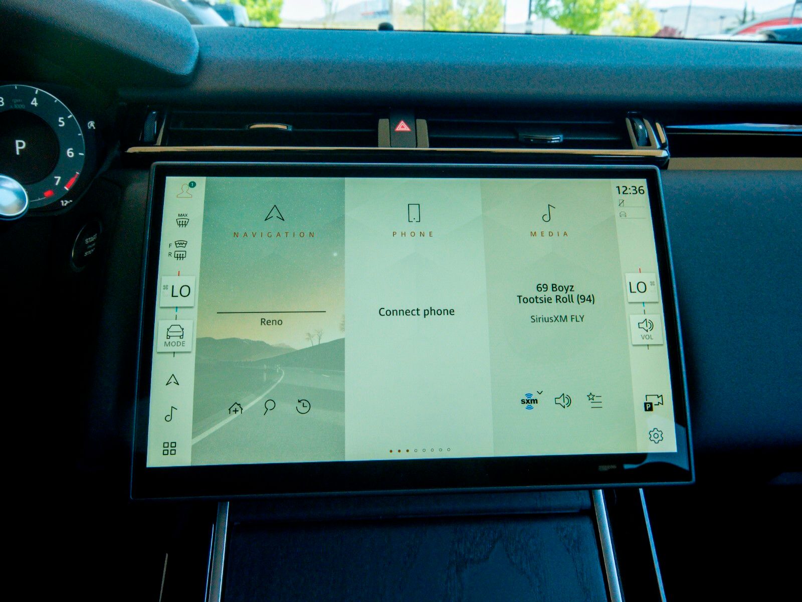 2025 Land Rover Range Rover Velar SE photo 18