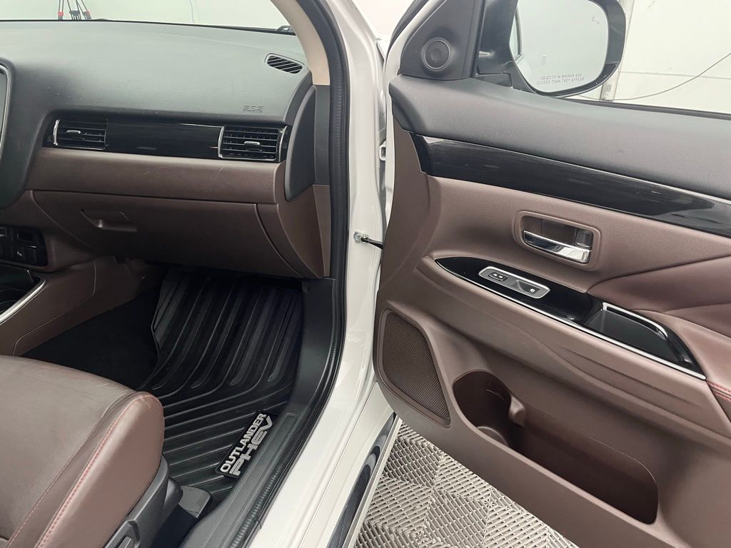 2018 Mitsubishi Outlander PHEV SEL photo 18