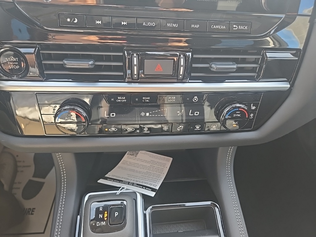 2025 Nissan Pathfinder Platinum photo 16