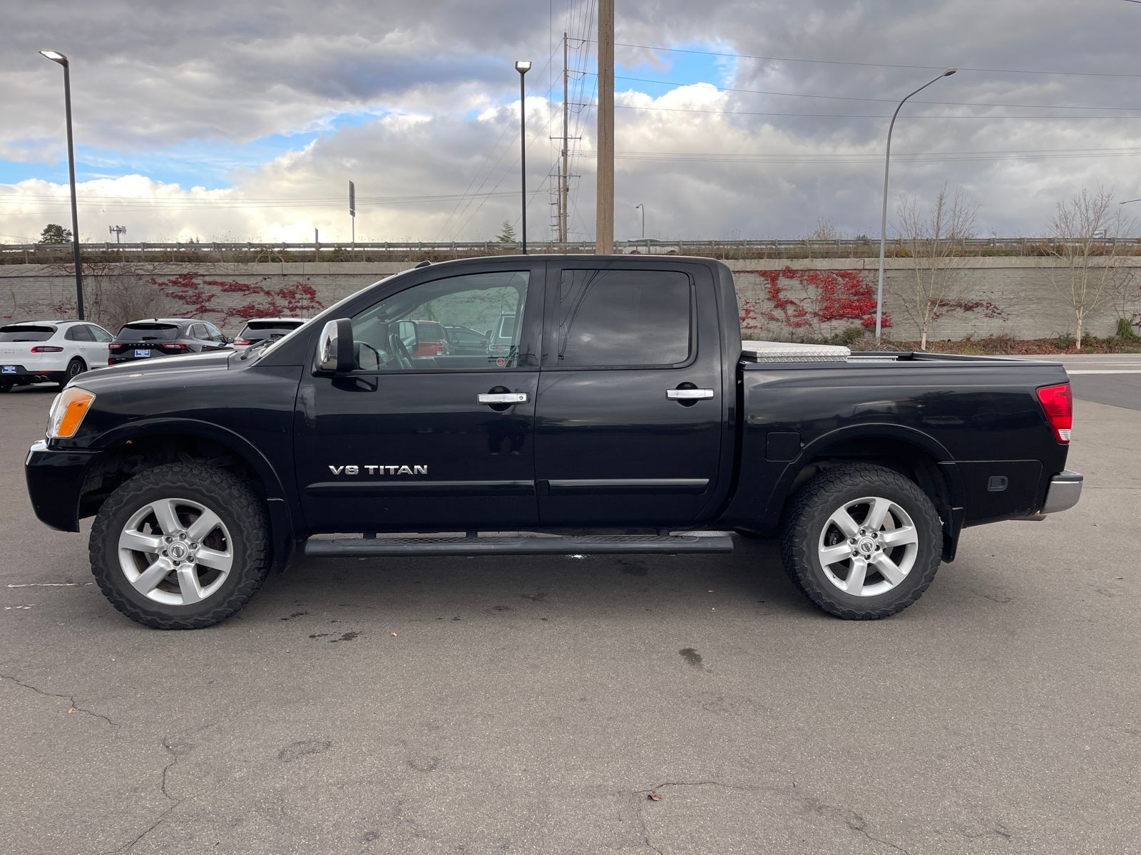 2010 Nissan Titan XE photo 3