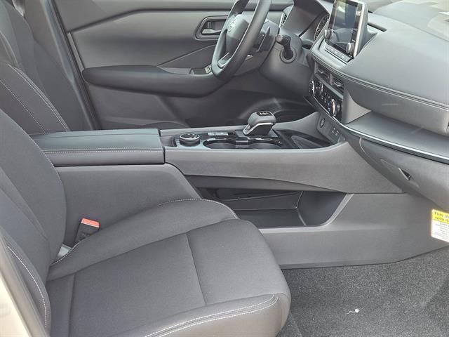 2025 Nissan Rogue S photo 10