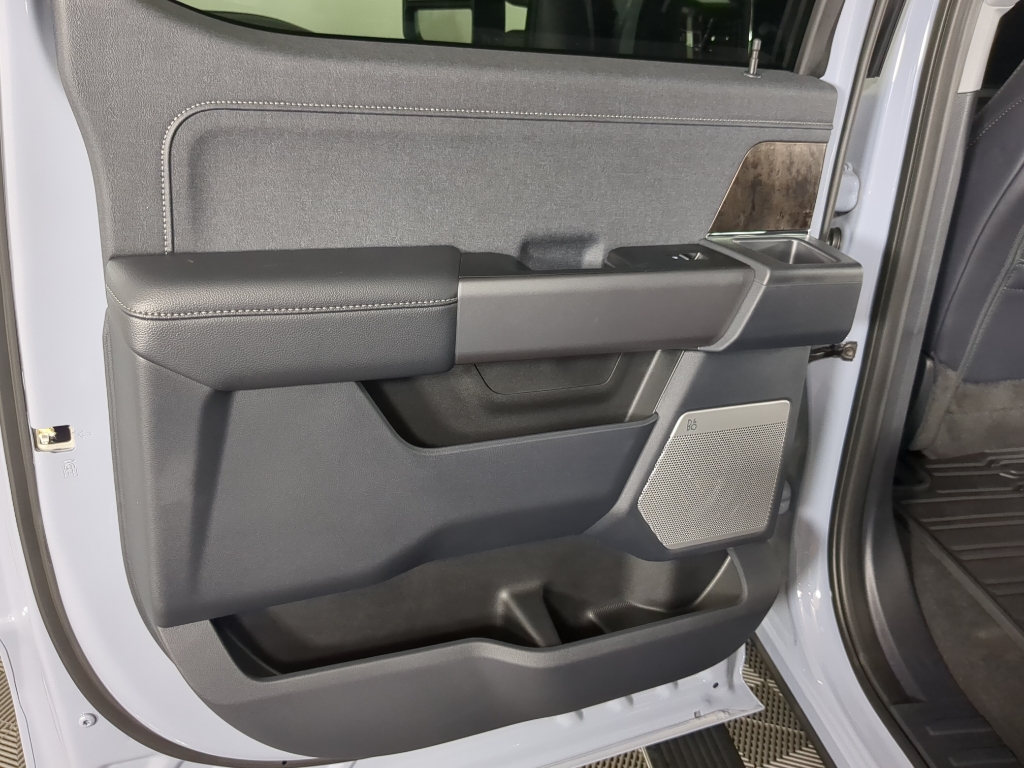 2025 Ford F-350 Lariat photo 13