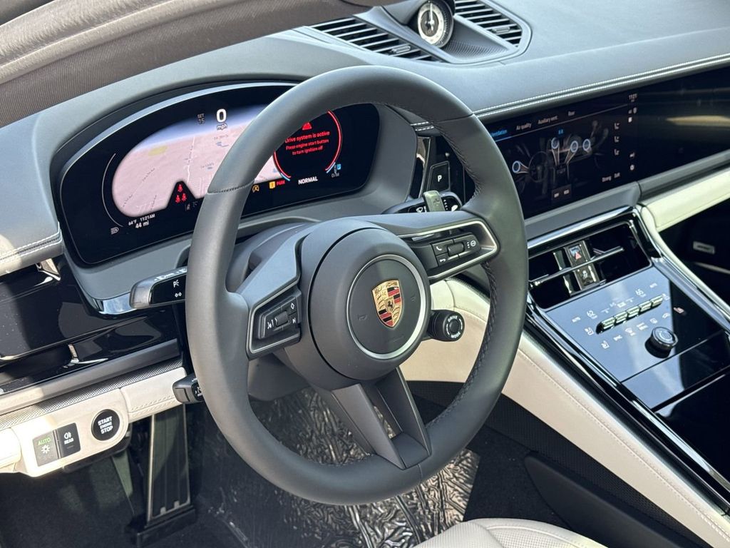 2025 Porsche Panamera 4 photo 18