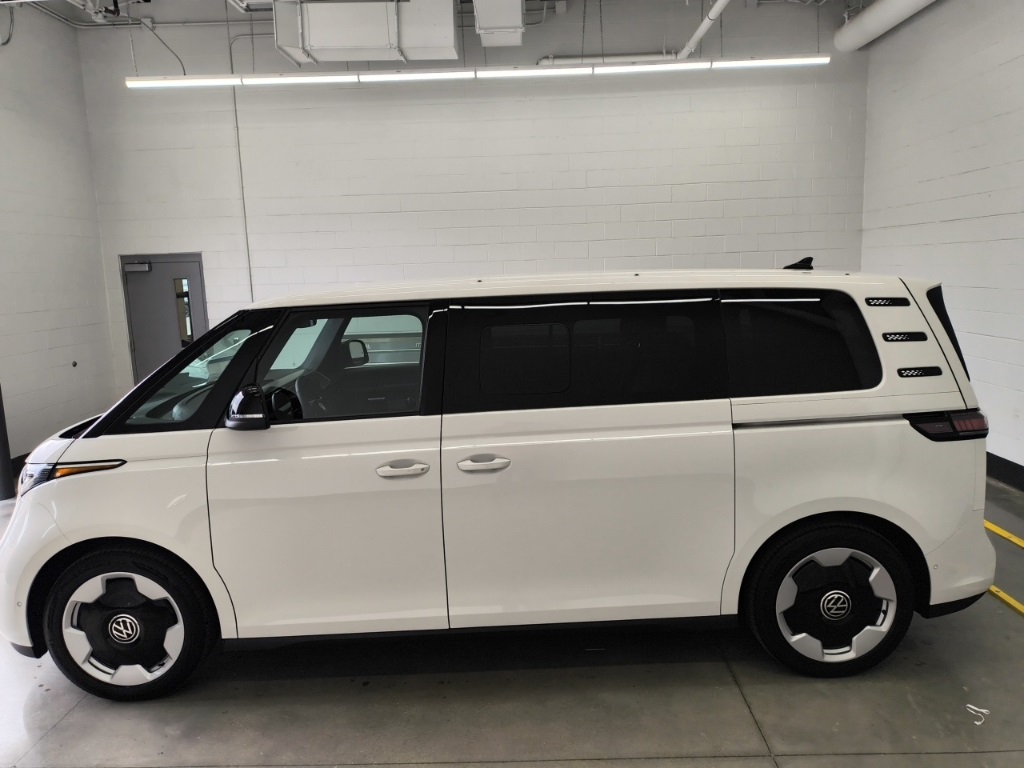 2025 Volkswagen ID. Buzz Pro S photo 2