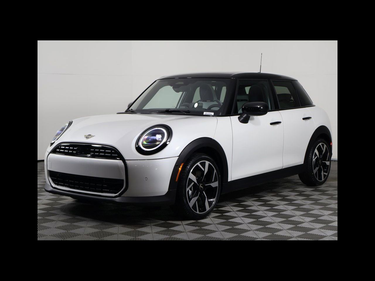 2026 MINI Hardtop 4 Door Oxford Edition's photo