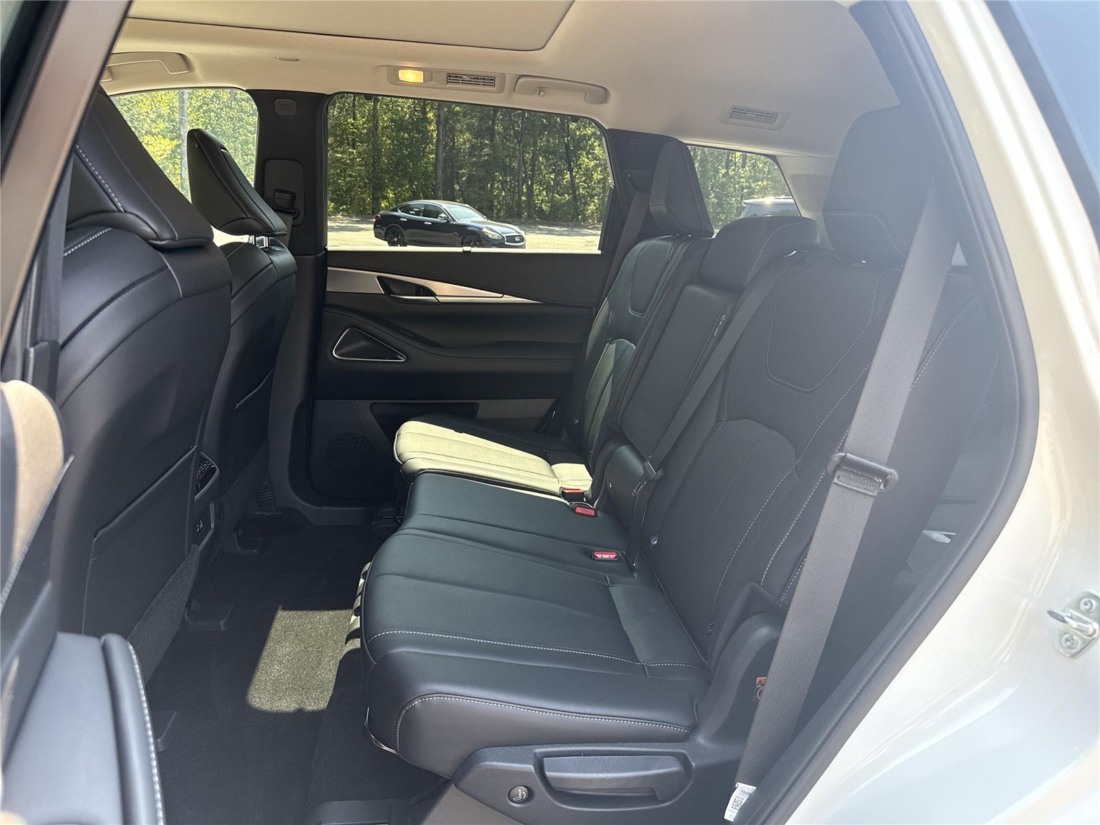 2025 Toyota RAV4 LE photo 8