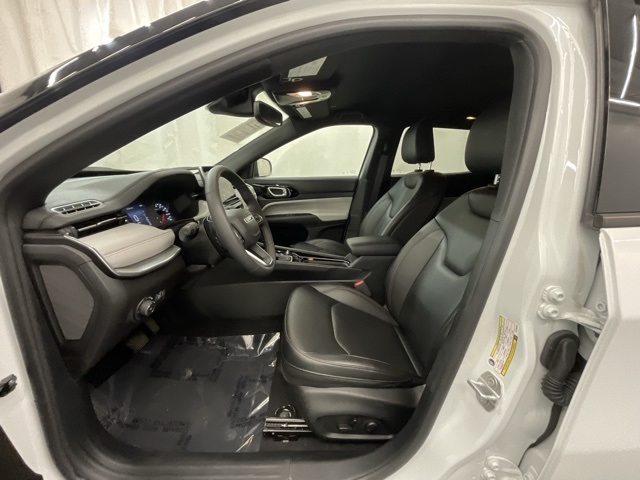 Used 2024 White Jeep Limited image 10