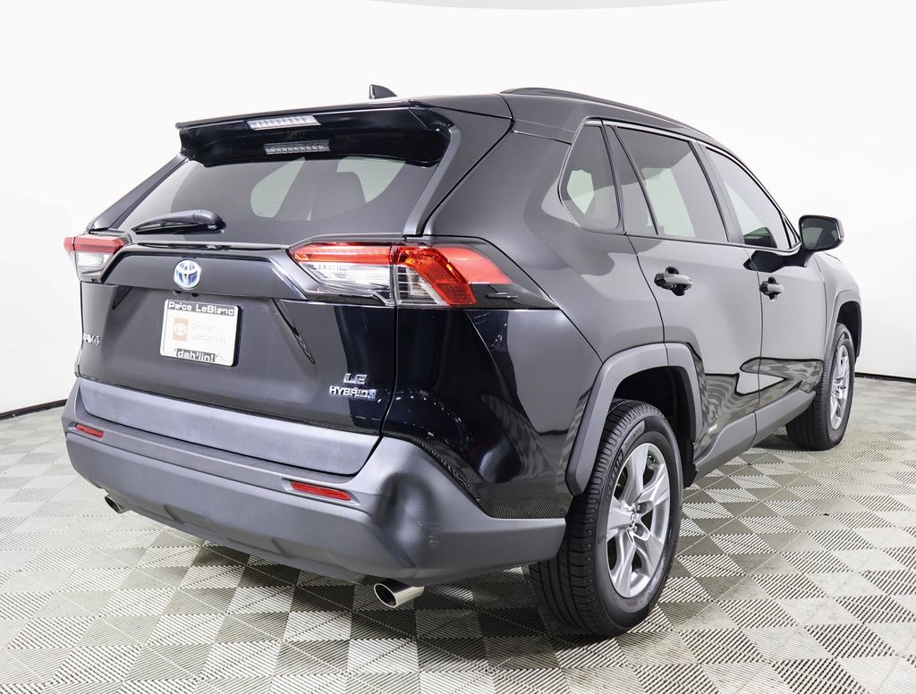 2022 Toyota RAV4 Hybrid LE photo 4