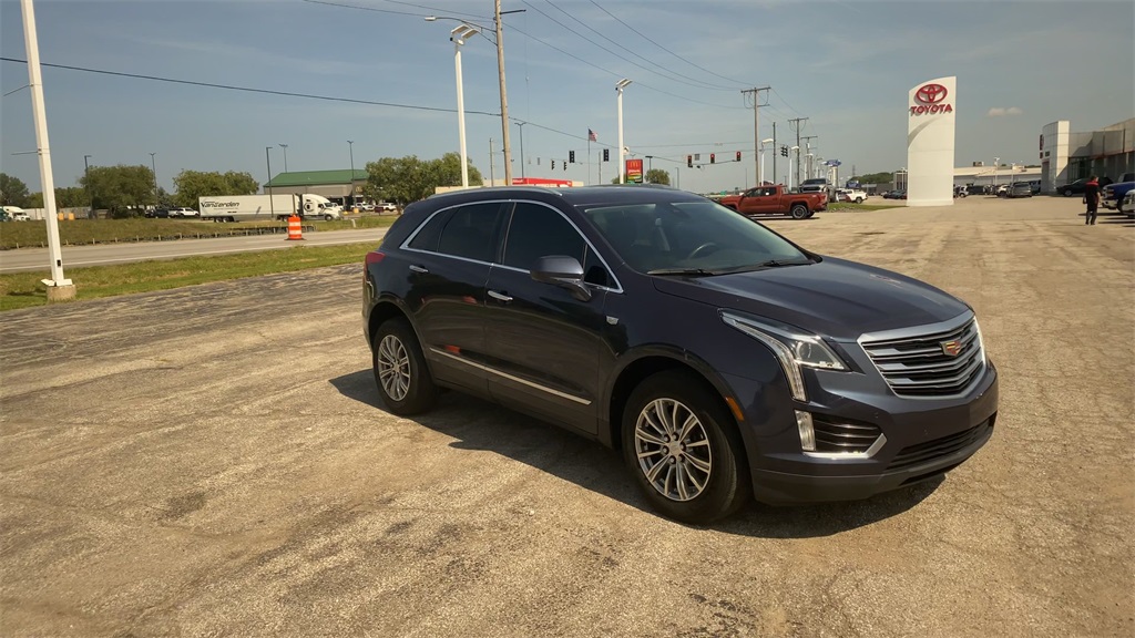 2018 Cadillac XT5 Luxury photo 2
