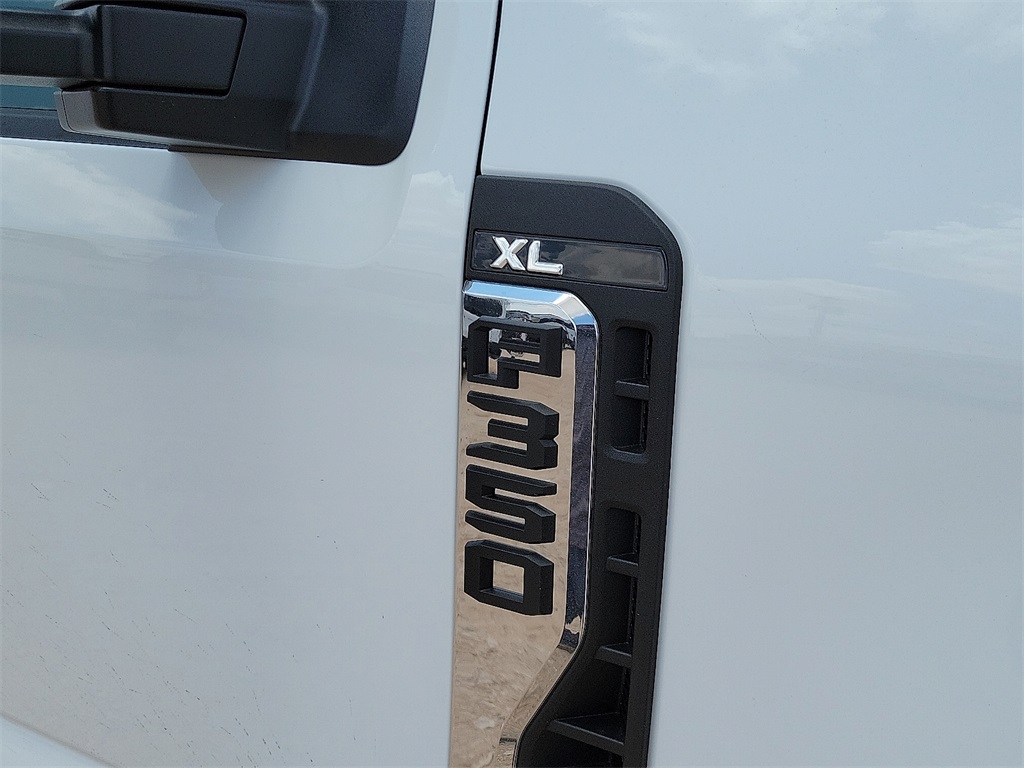 2025 Ford F-350 photo 13