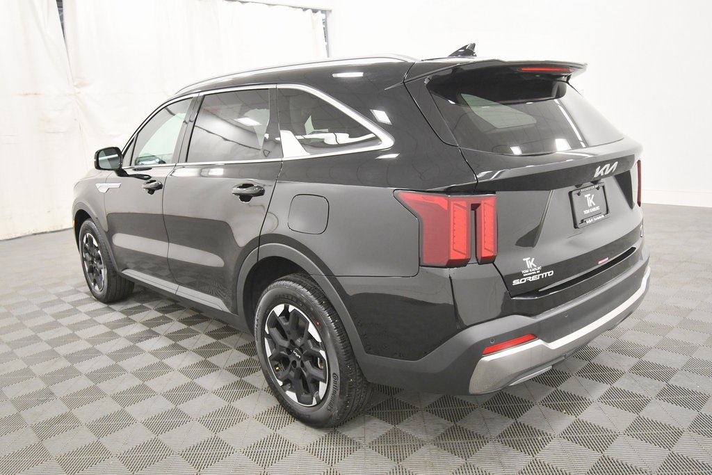 2025 Kia Sorento S photo 2