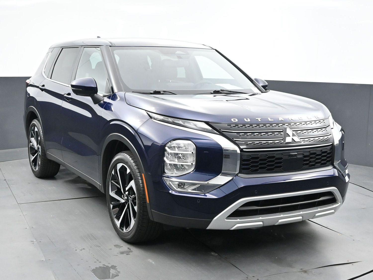 2024 Mitsubishi Outlander SE photo 2
