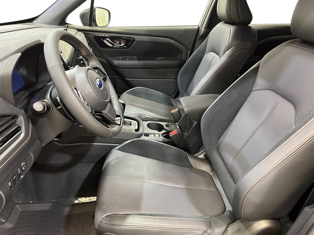 2025 Subaru Forester Touring photo 10